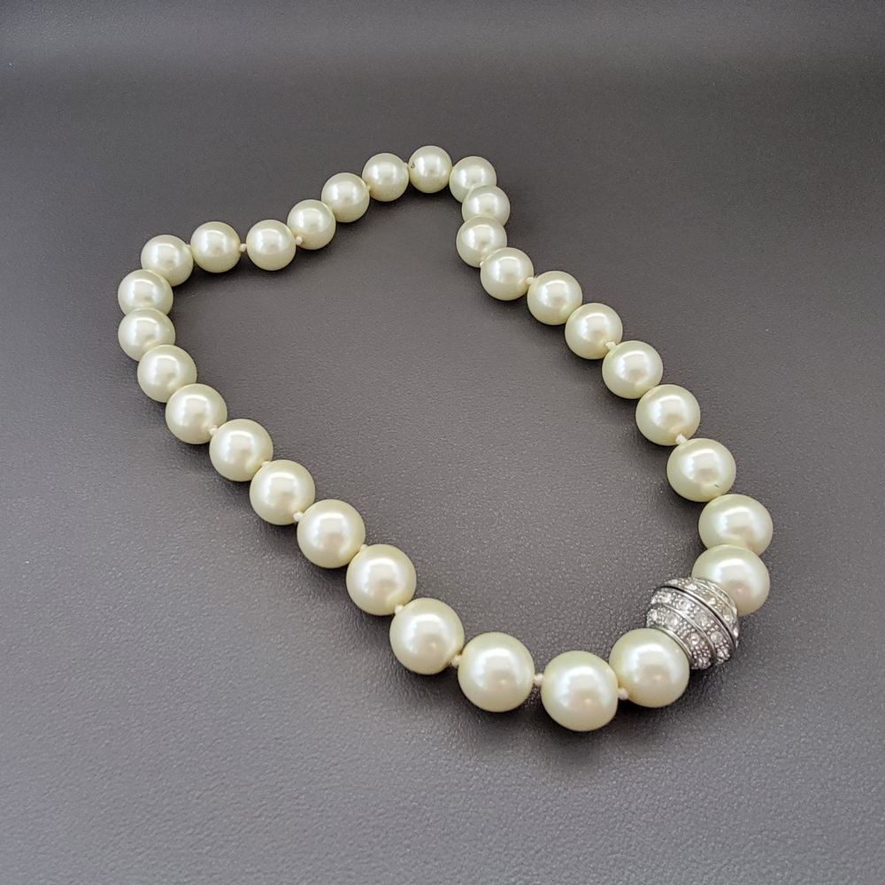 Cream Faux Pearl Necklace Magnetic Clasp Rhinestone Accent Classic Chic